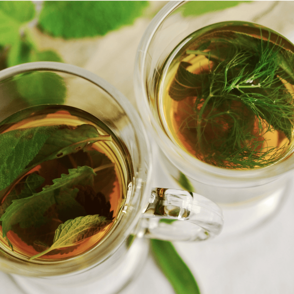 Tazas de té para una pausa entre sesiones